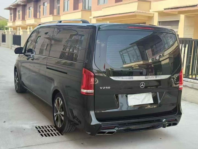南通18年奔驰V8