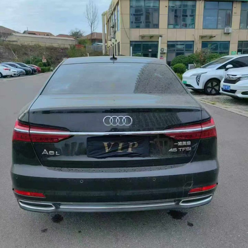 济宁22年奥迪A6L9