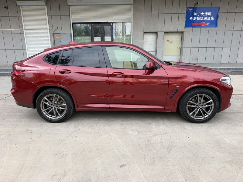 济宁19年宝马X44