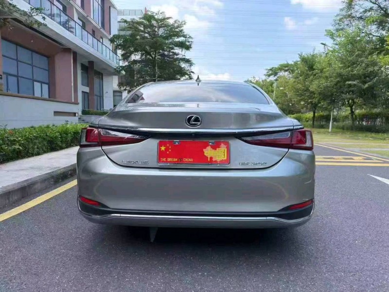 广州20年雷克萨斯ES8