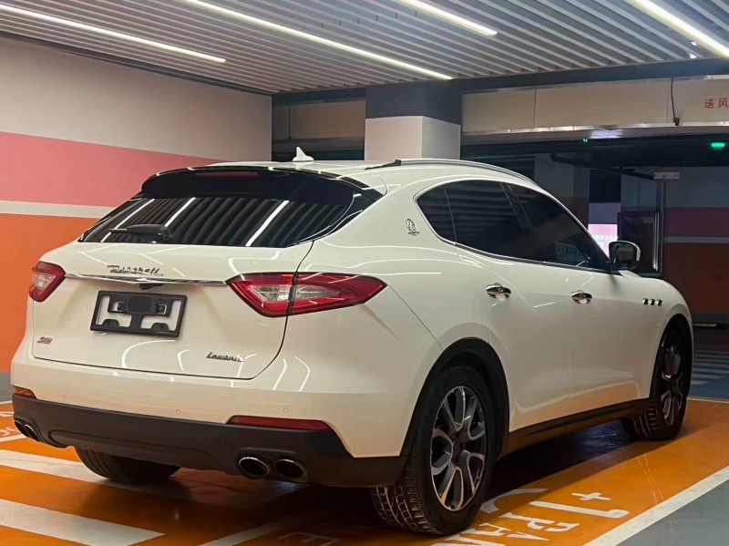 长沙20年玛莎拉蒂Levante8