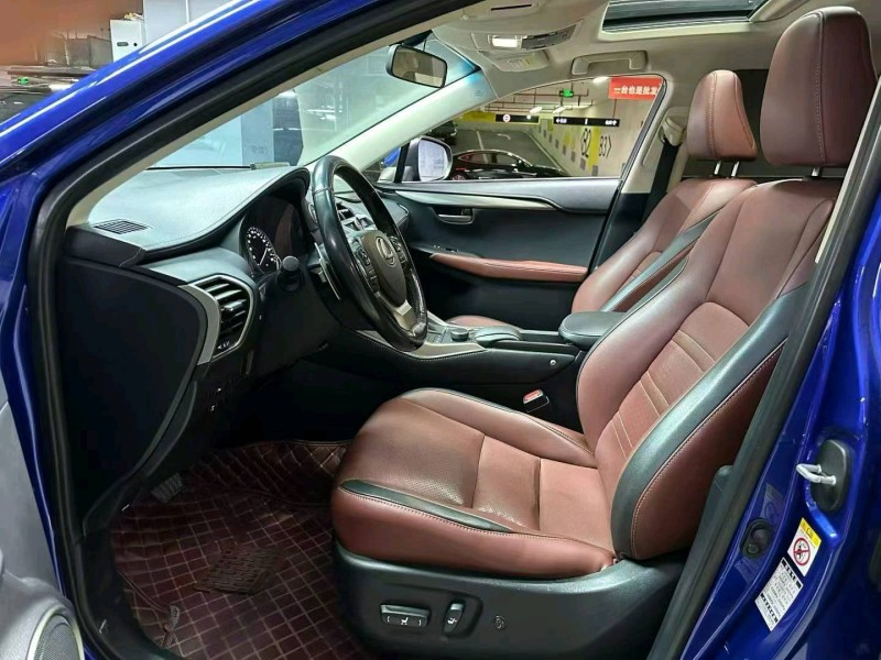 成都15年雷克萨斯NX6