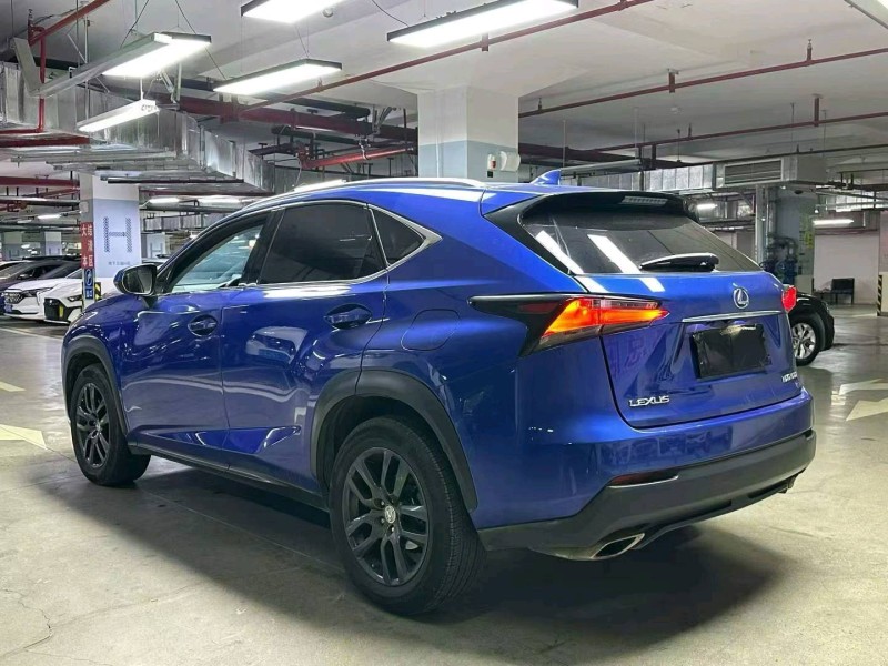 成都15年雷克萨斯NX7