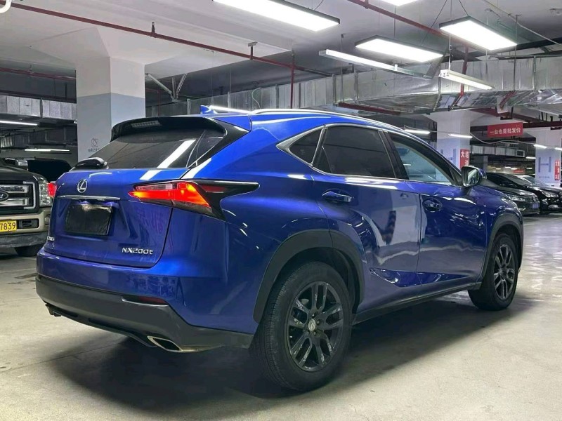 成都15年雷克萨斯NX8