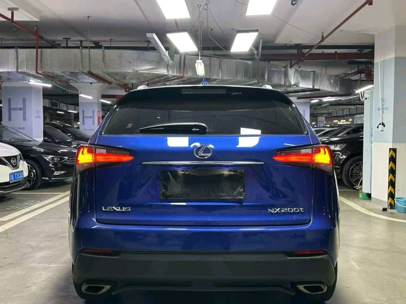 成都15年雷克萨斯NX9