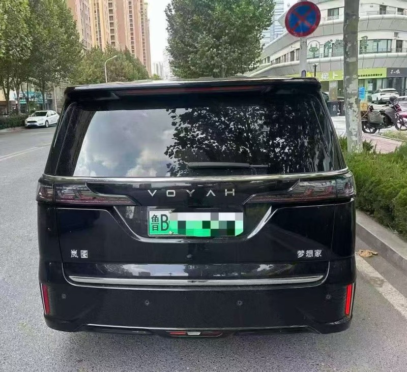 淄博24年岚图汽车梦想家8