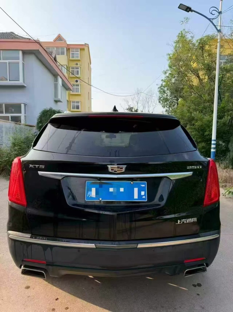 济宁19年凯迪拉克XT58