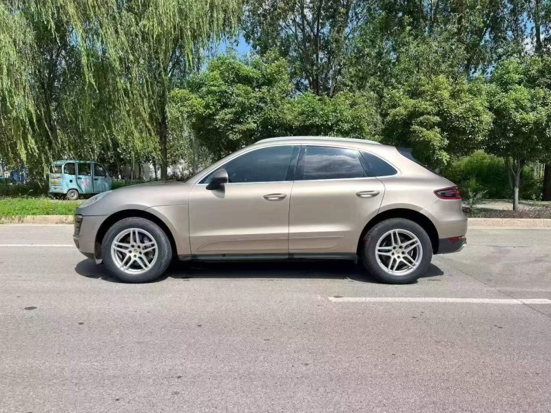 枣庄15年保时捷Macan7
