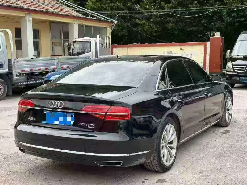 济宁17年奥迪A8L8