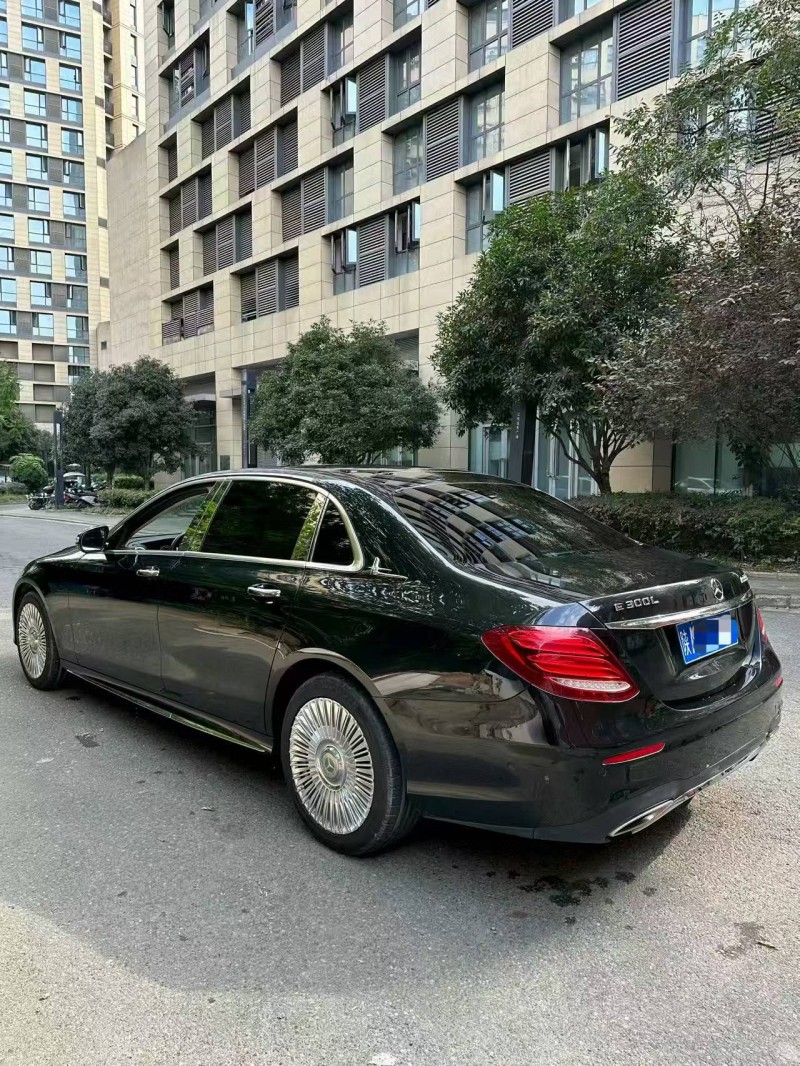 成都18年奔驰E7