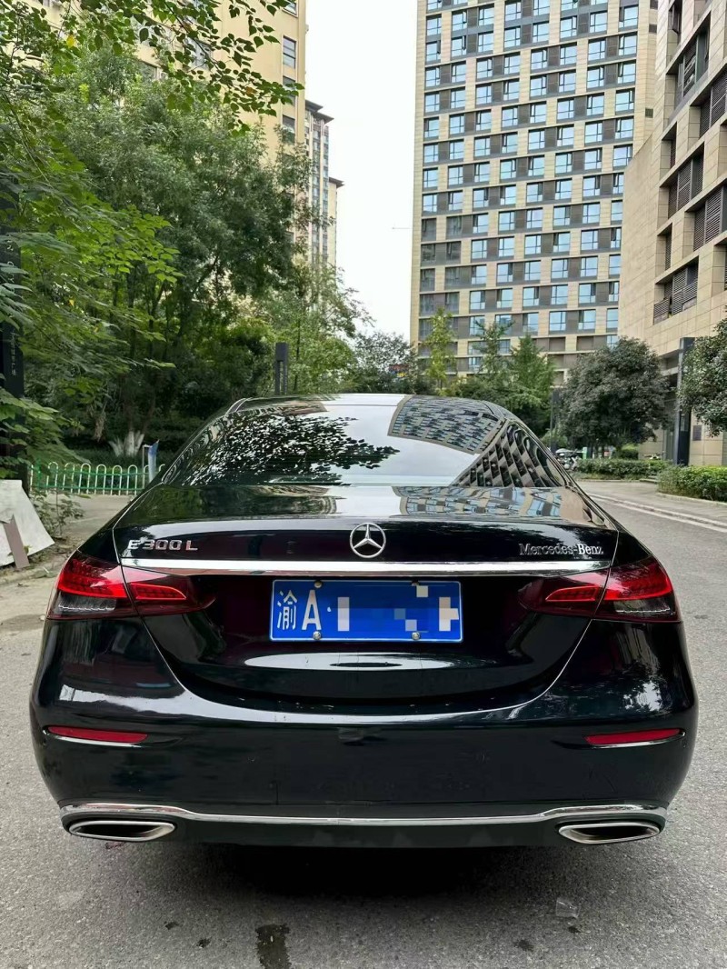 成都22年奔驰E8