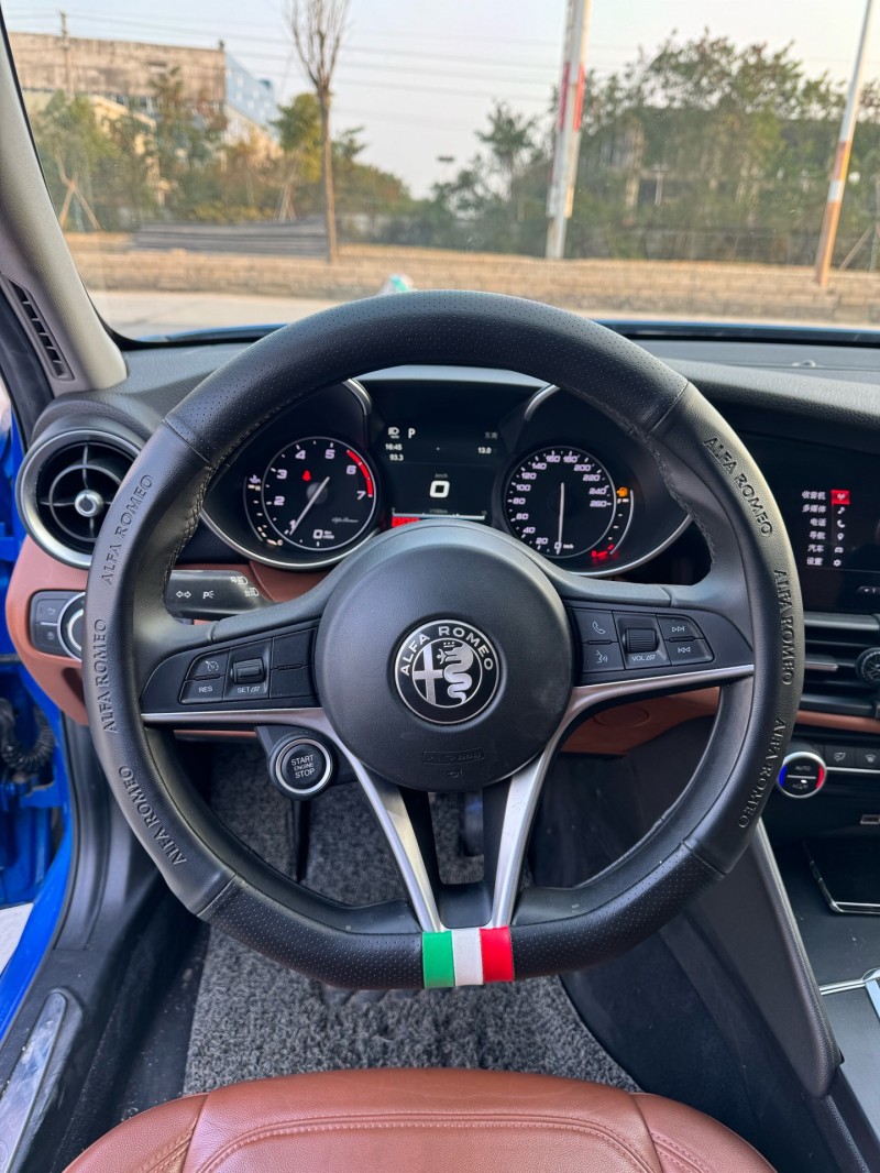 潮州19年阿尔法·罗密欧Giulia5