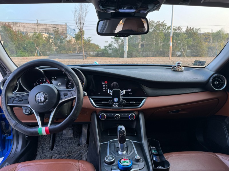 潮州19年阿尔法·罗密欧Giulia6