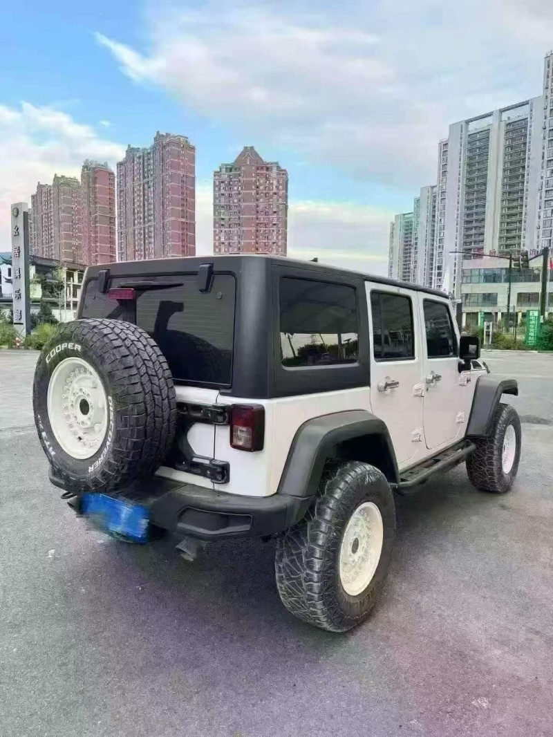 枣庄17年Jeep牧马人8
