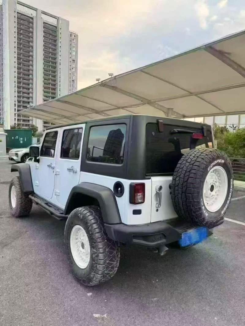 枣庄17年Jeep牧马人9