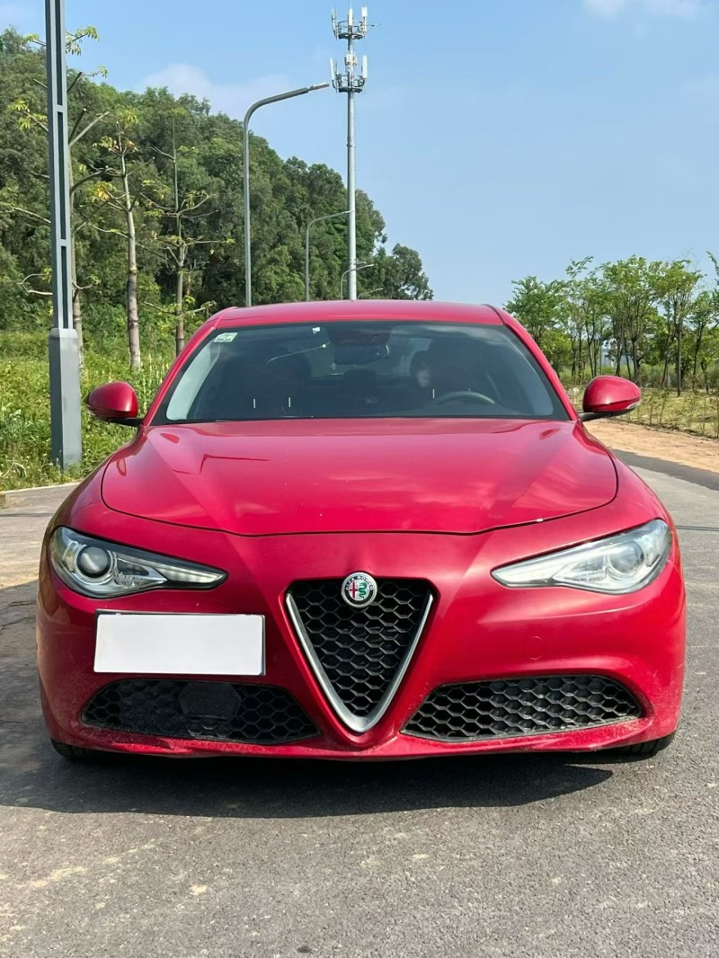 江门18年阿尔法·罗密欧Giulia1