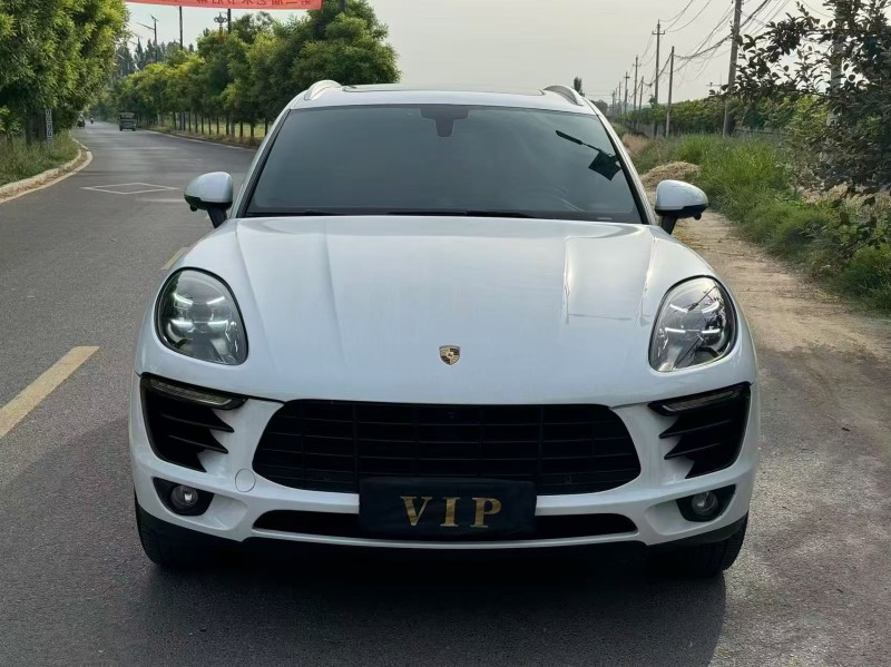 新乡15年保时捷Macan1