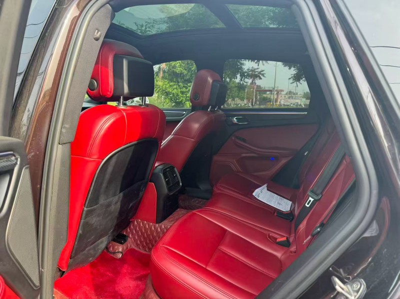 新乡15年保时捷Macan6